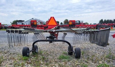 Massey Ferguson 3814 Rake
