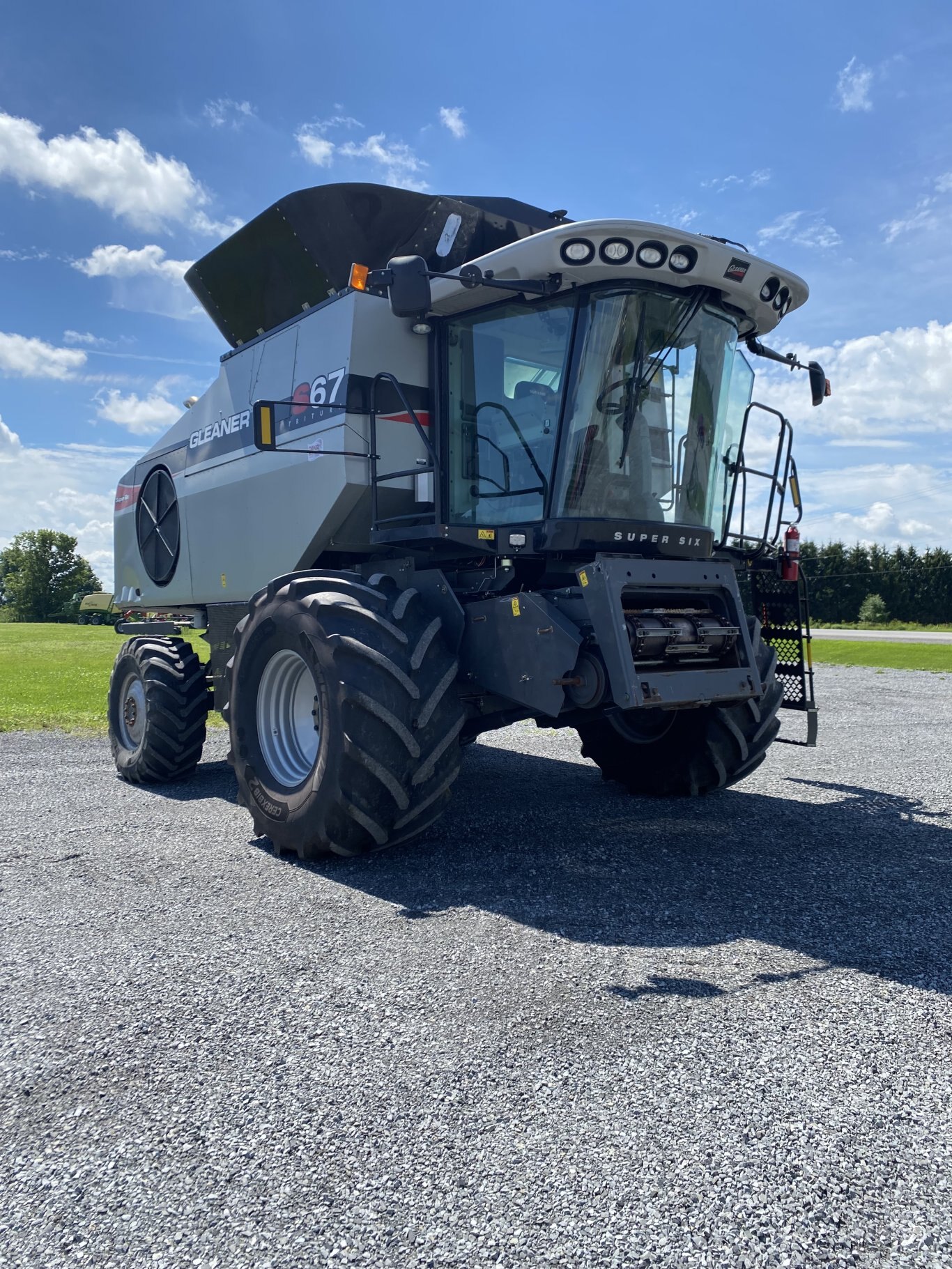 2011 Gleaner S67 Combine