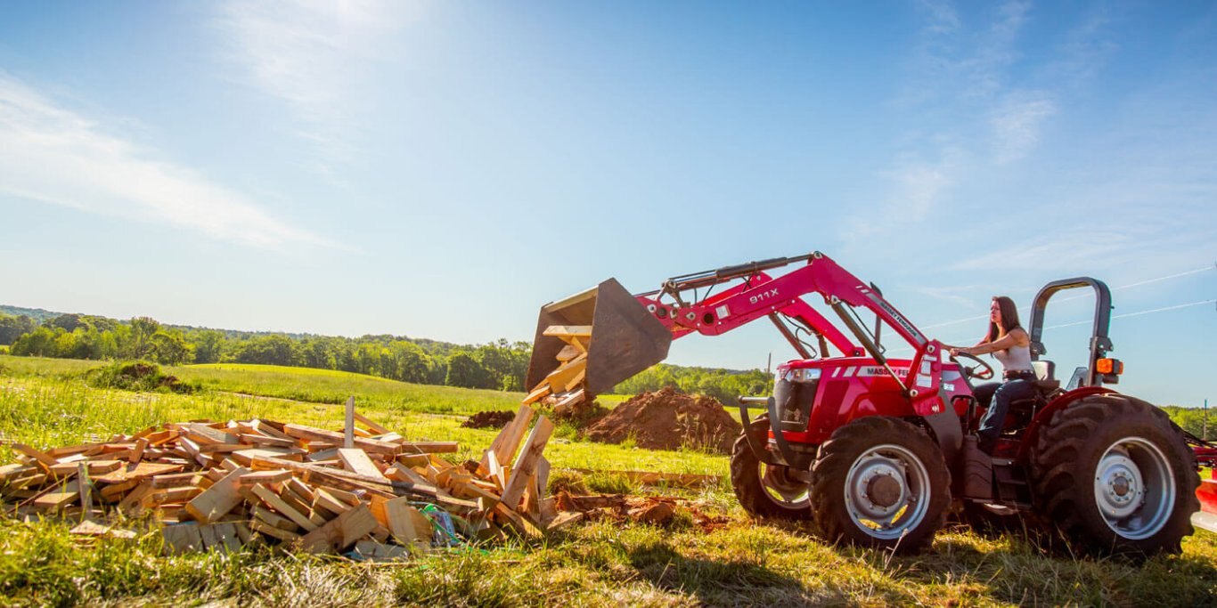 Massey Ferguson MF 911X Utility Loaders