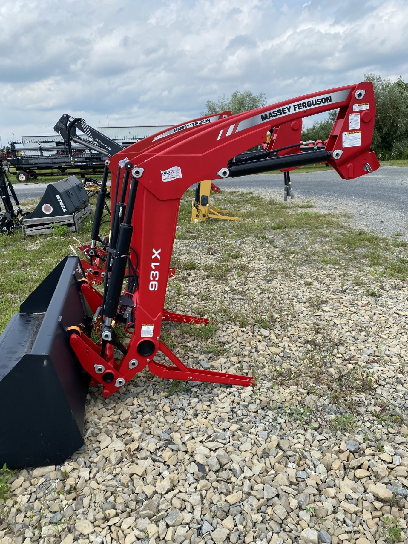 New Massey Ferguson 931X loader