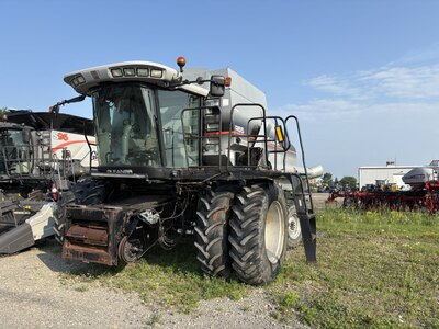 2006 Gleaner R65