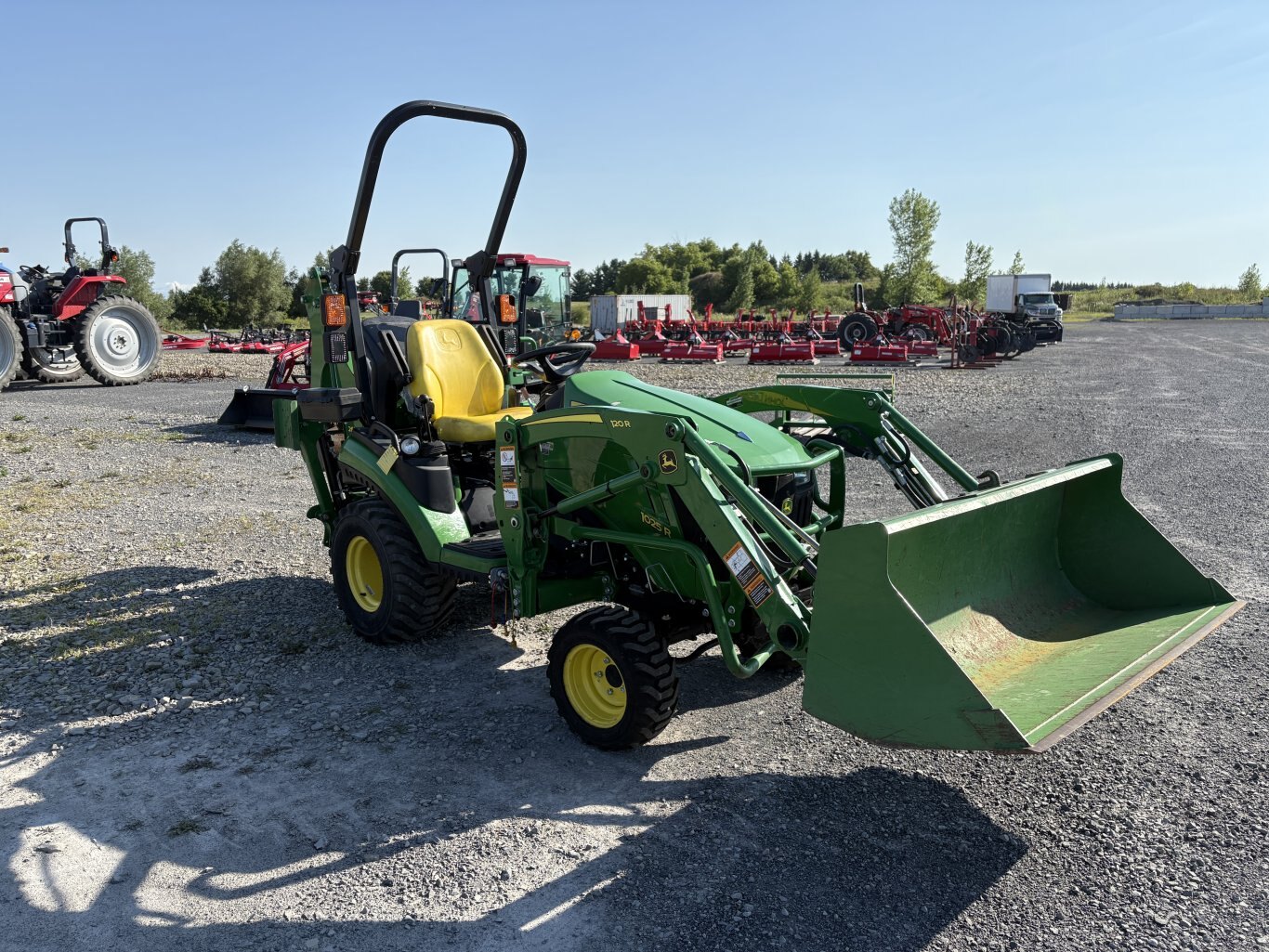 JOHN DEERE 1025R TLB