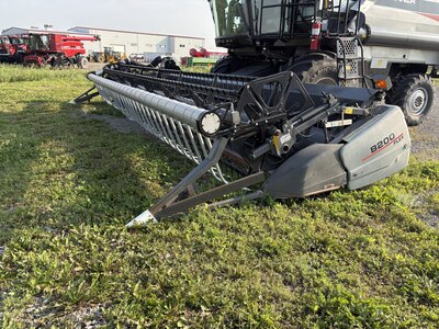 GLEANER 8200