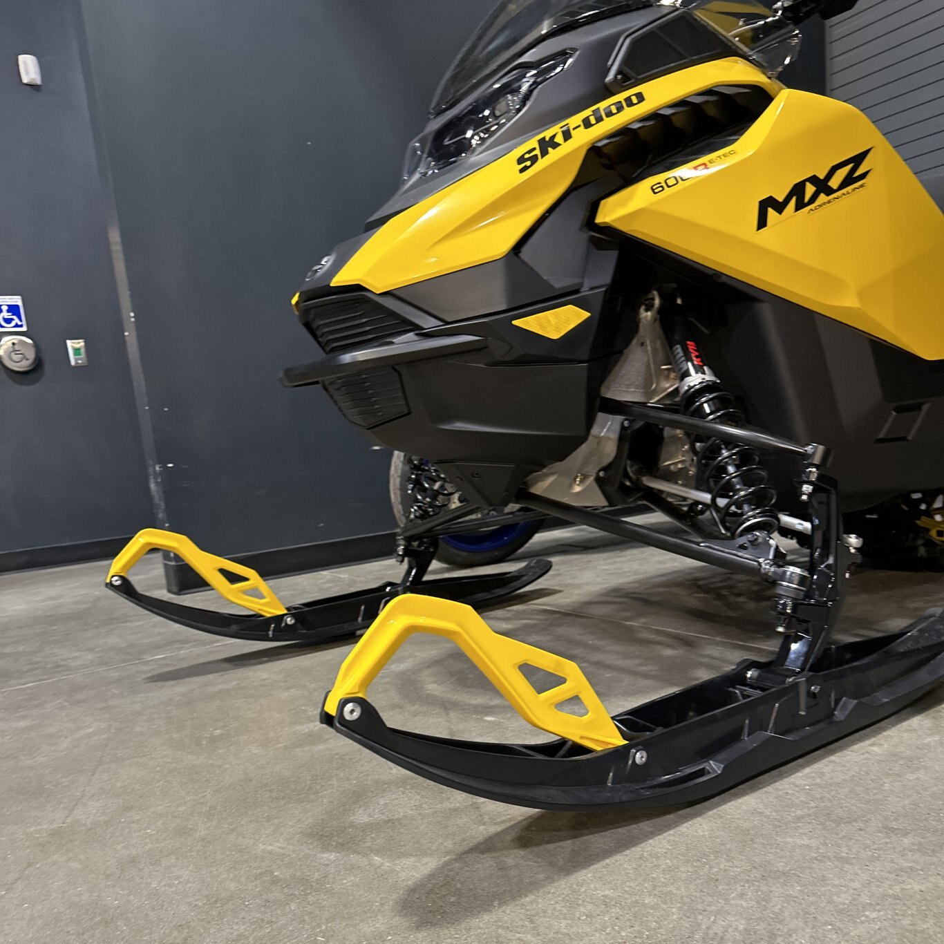 2024 Ski Doo MXZ Adrenaline Rotax® 600R E TEC® Black