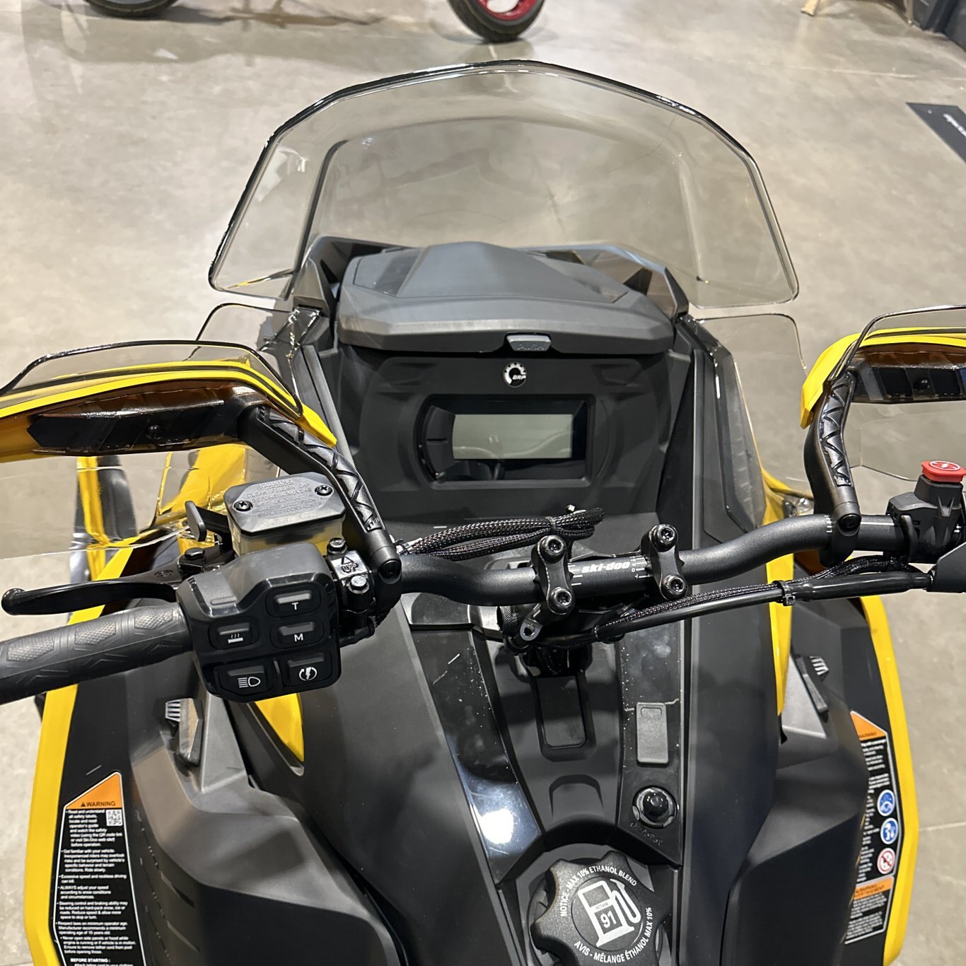 2024 Ski Doo MXZ Adrenaline Rotax® 600R E TEC® Black