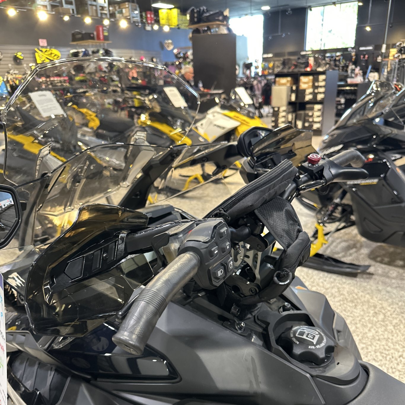 2024 Ski Doo Renegade X Rotax® 900 ACE™ Turbo R Black