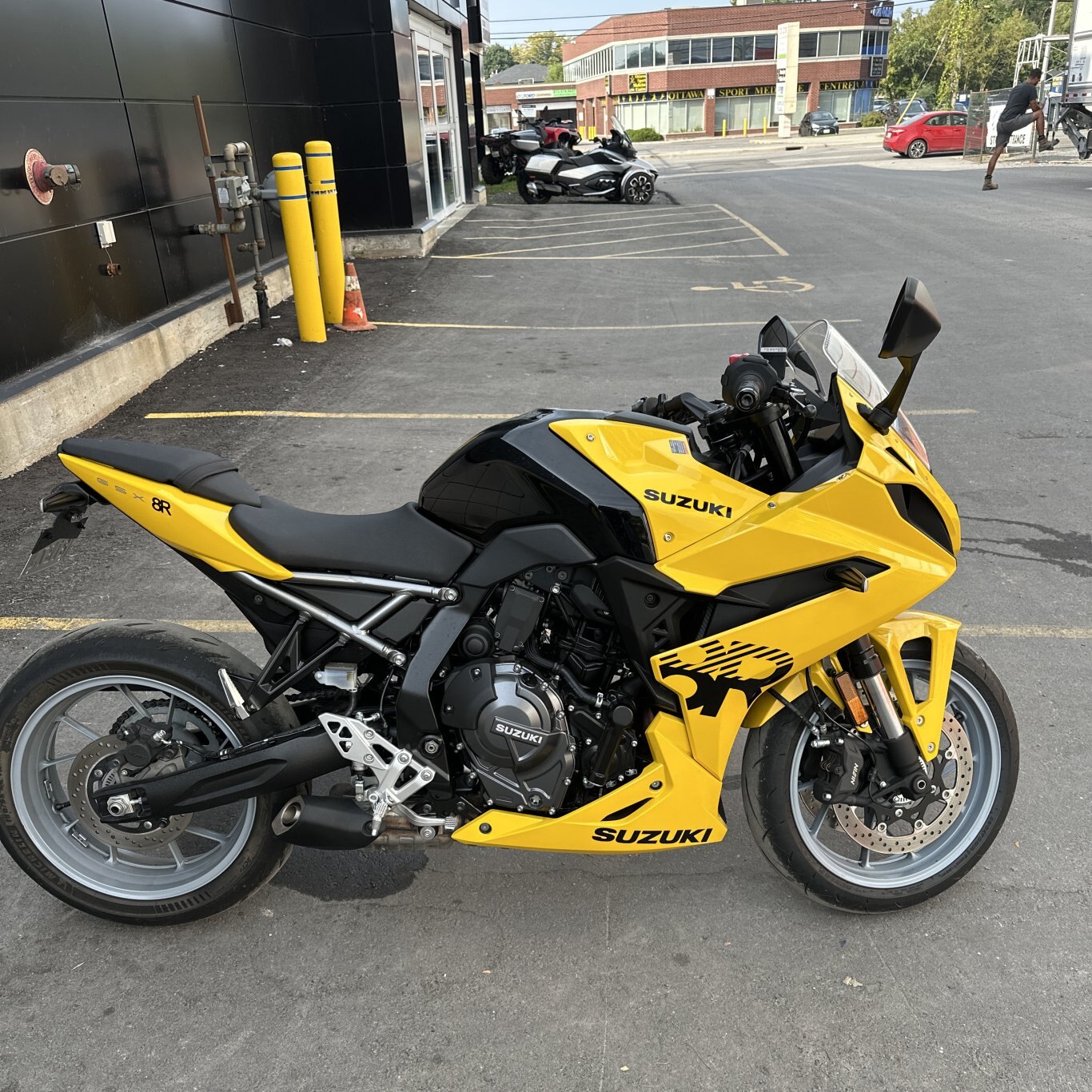 DEMO 2024 Suzuki GSX 8R