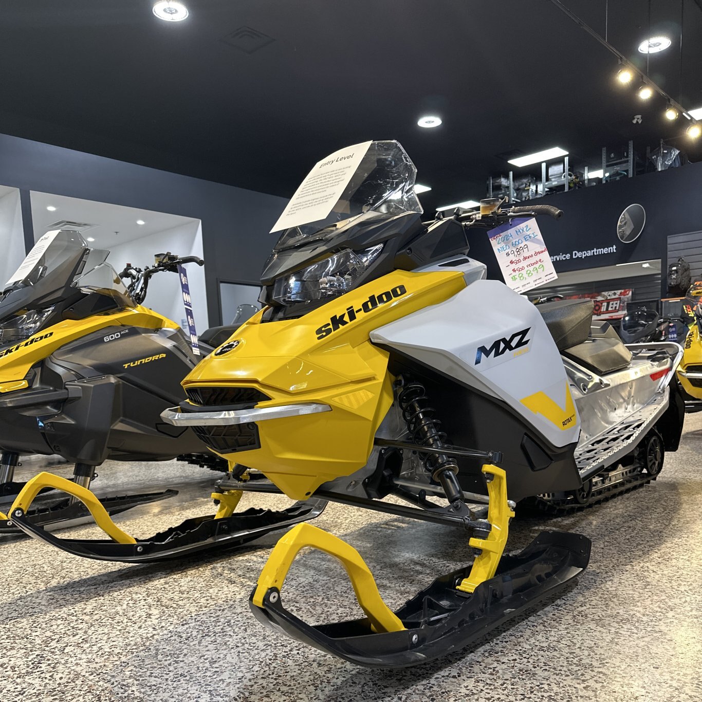 2024 Ski-Doo MXZ 600 EFI NEO