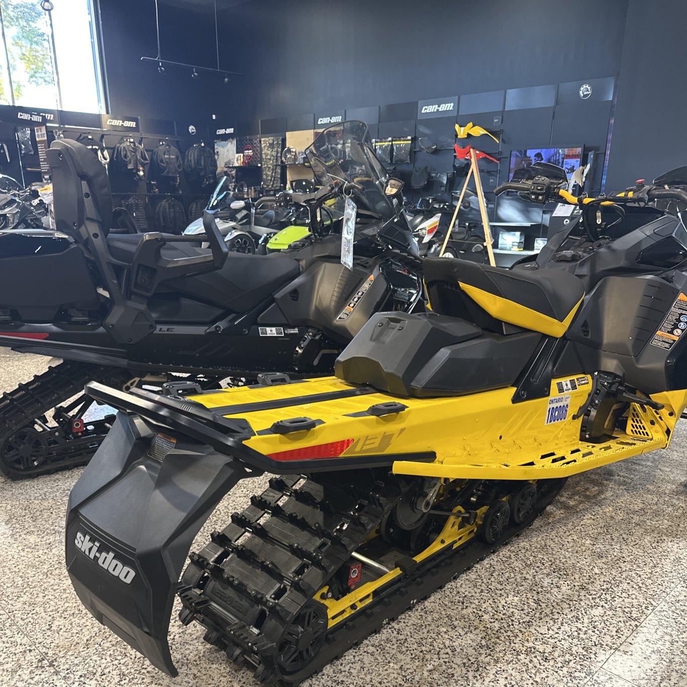2025 Ski Doo MXZ X RS 850 E TEC 137 NEO YELLOW