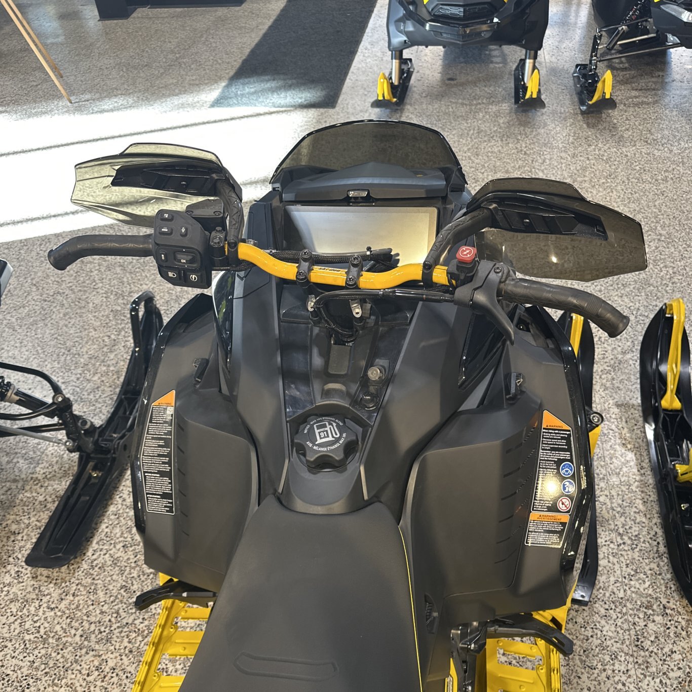 2025 Ski Doo MXZ X RS 850 E TEC 137 NEO YELLOW