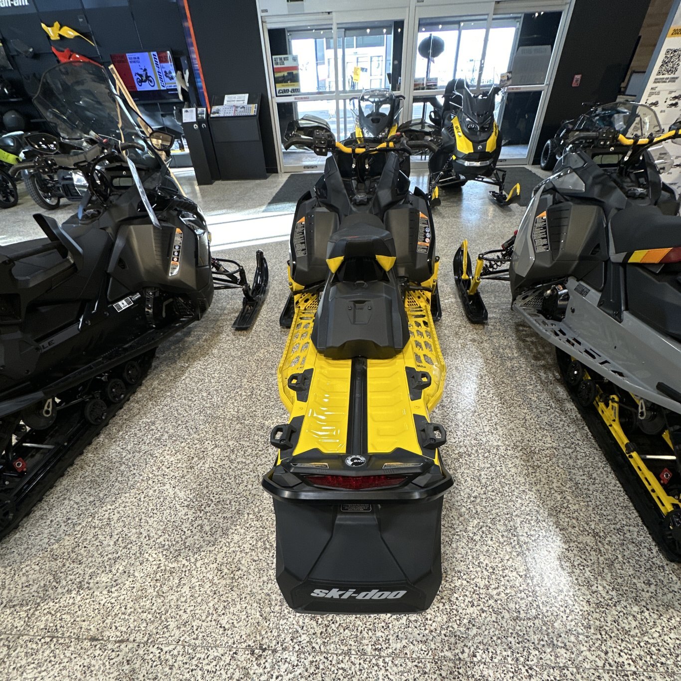 2025 Ski Doo MXZ X RS 850 E TEC 137 NEO YELLOW