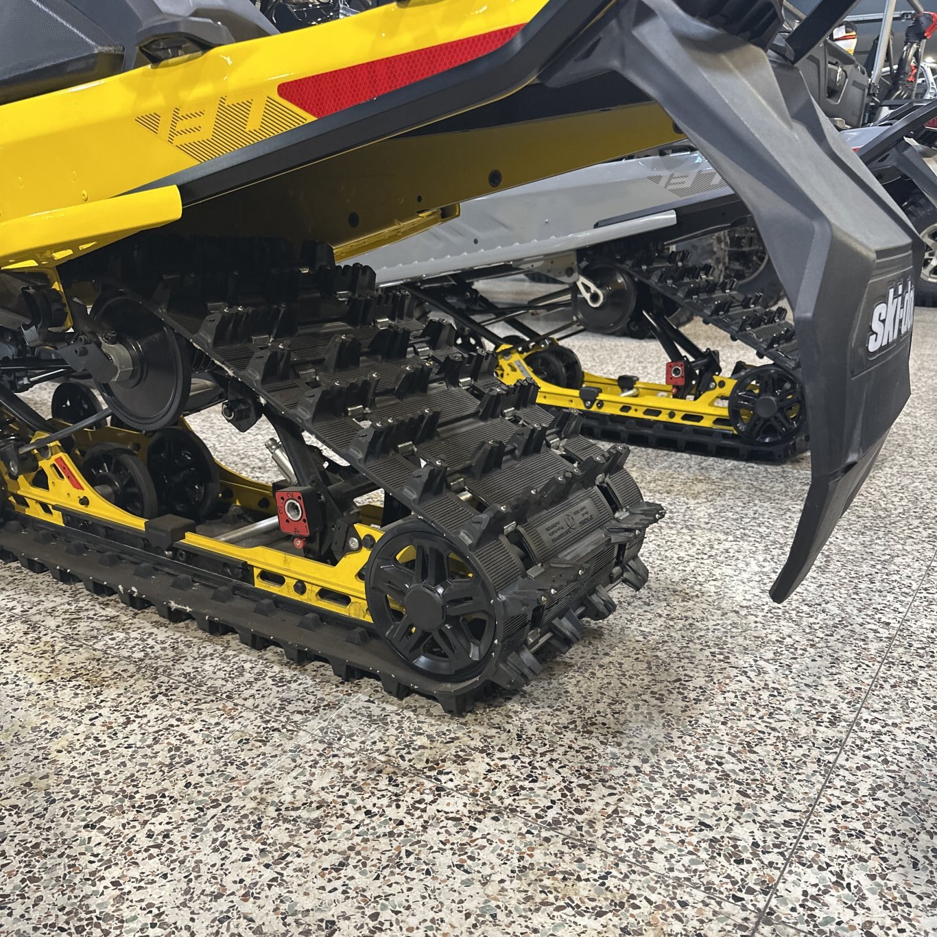 2025 Ski Doo MXZ X RS 850 E TEC 137 NEO YELLOW