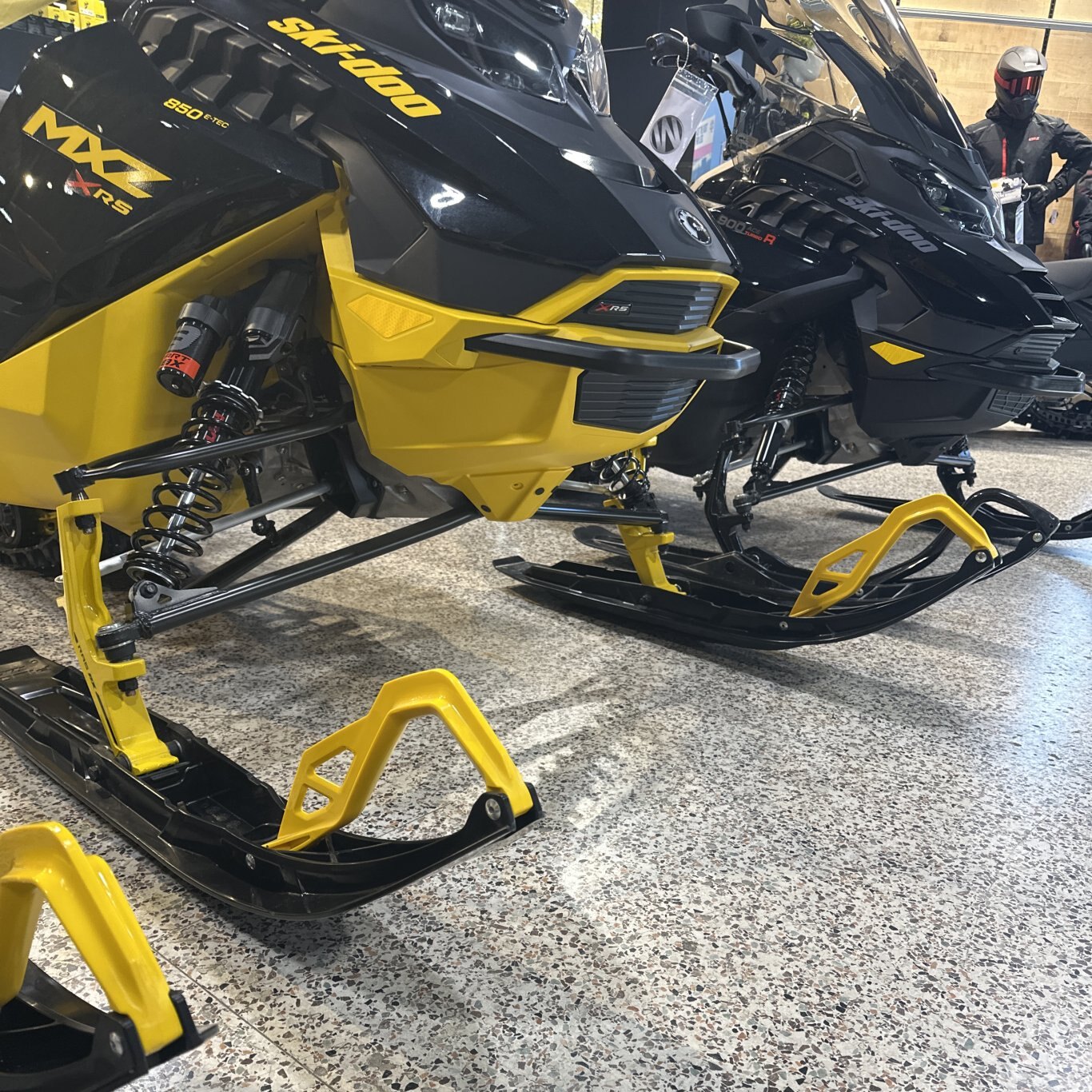 2025 Ski Doo MXZ X RS 850 E TEC 137 NEO YELLOW