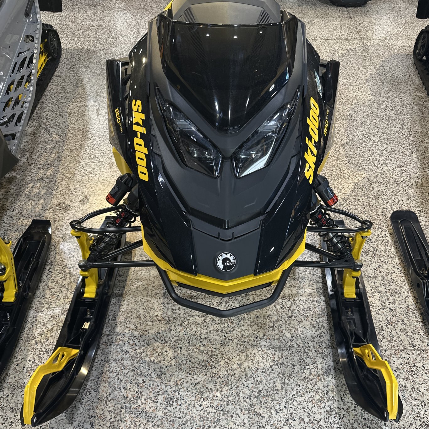 2025 Ski Doo MXZ X RS 850 E TEC 137 NEO YELLOW