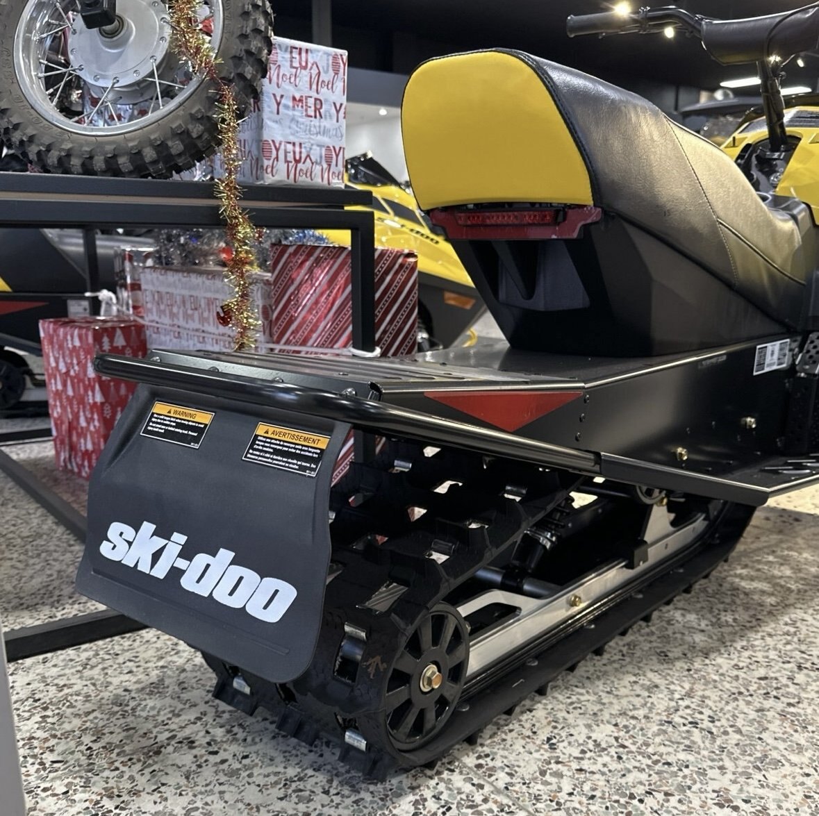 2025 Ski Doo MXZ 200cc 4 stroke NEO YELLOW