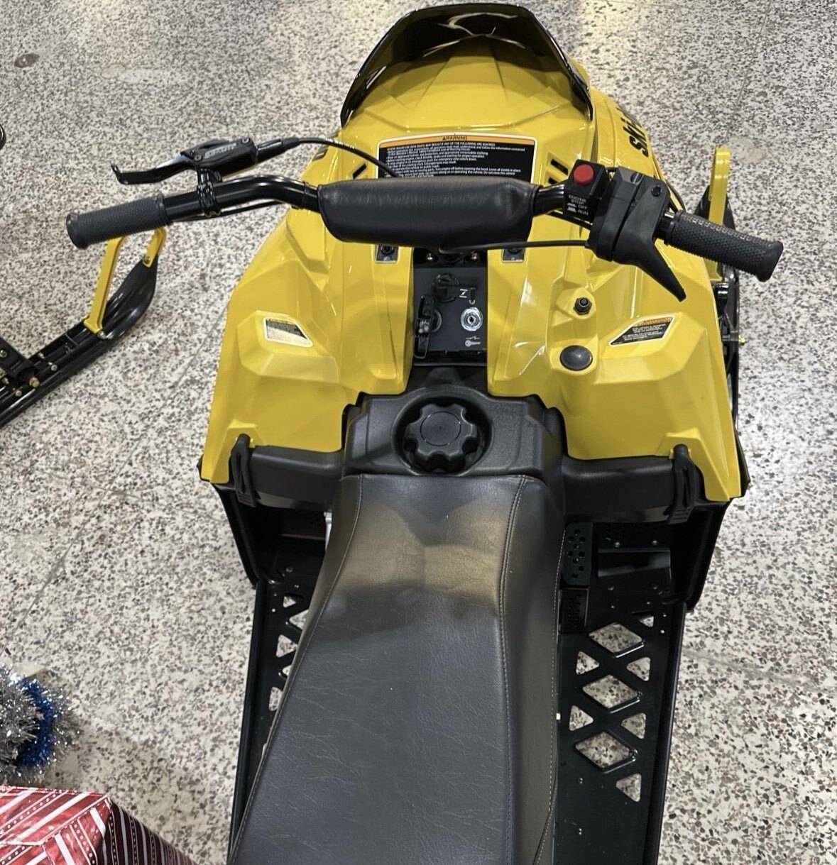 2025 Ski Doo MXZ 200cc 4 stroke NEO YELLOW