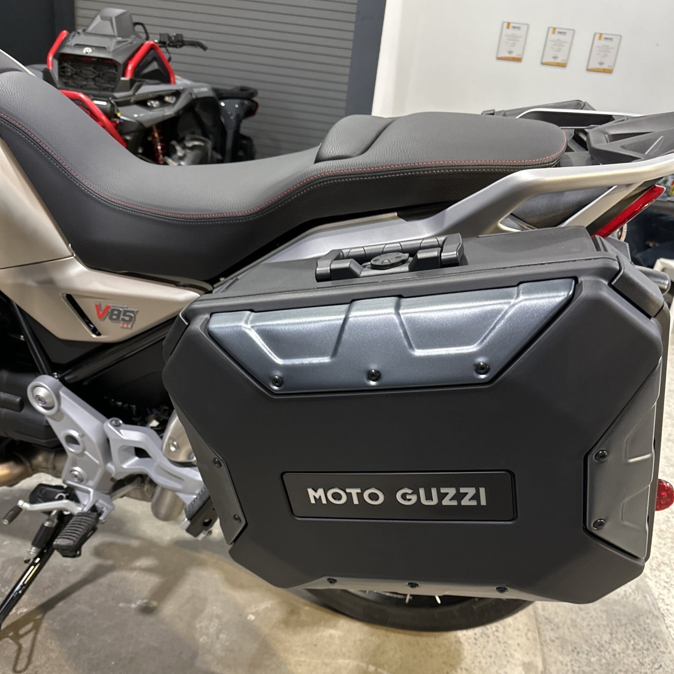 2025 Moto Guzzi V85 TT Travel BRONZO DESERTO