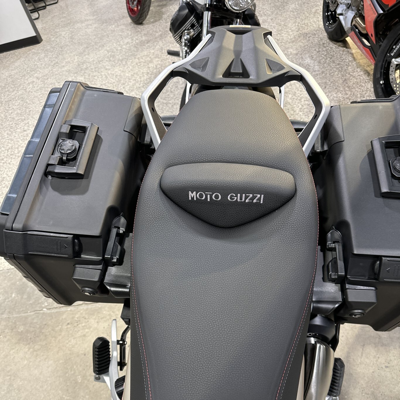 2025 Moto Guzzi V85 TT Travel BRONZO DESERTO