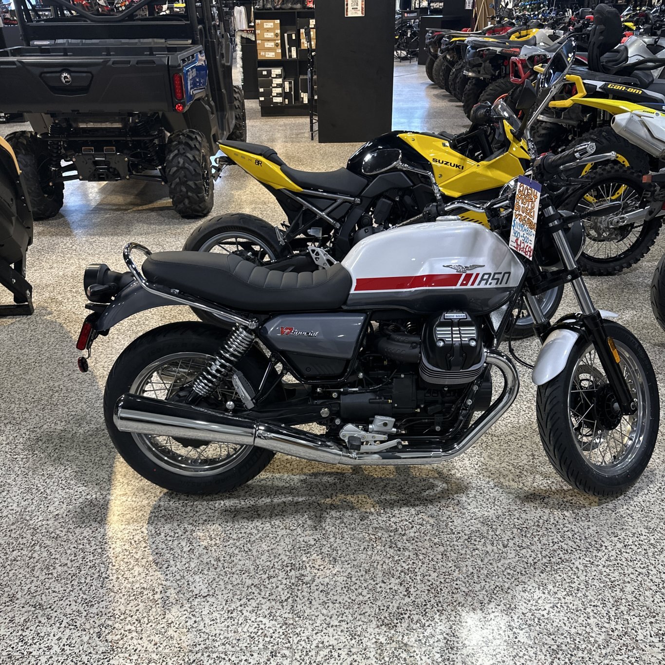 2024 Moto Guzzi V7 Special RED STRIPE TWIN TONE