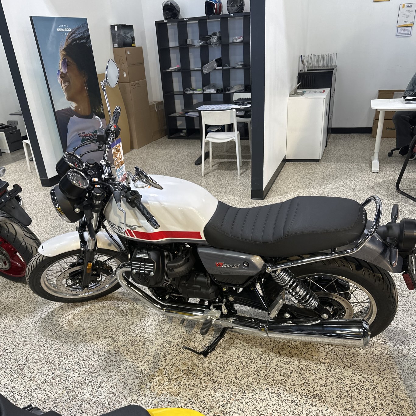 2024 Moto Guzzi V7 Special RED STRIPE TWIN TONE