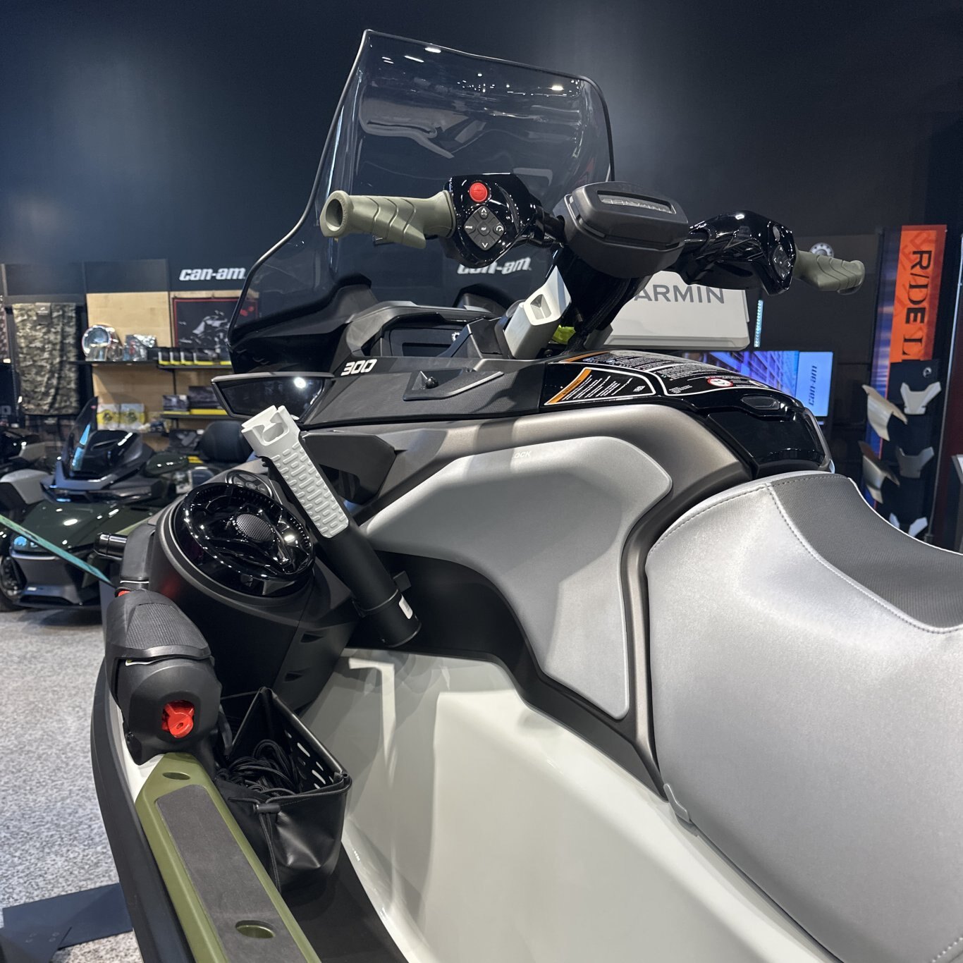 2025 Sea Doo FishPro Apex 300 W/ Sound SHARK GREY / NORI GREEN