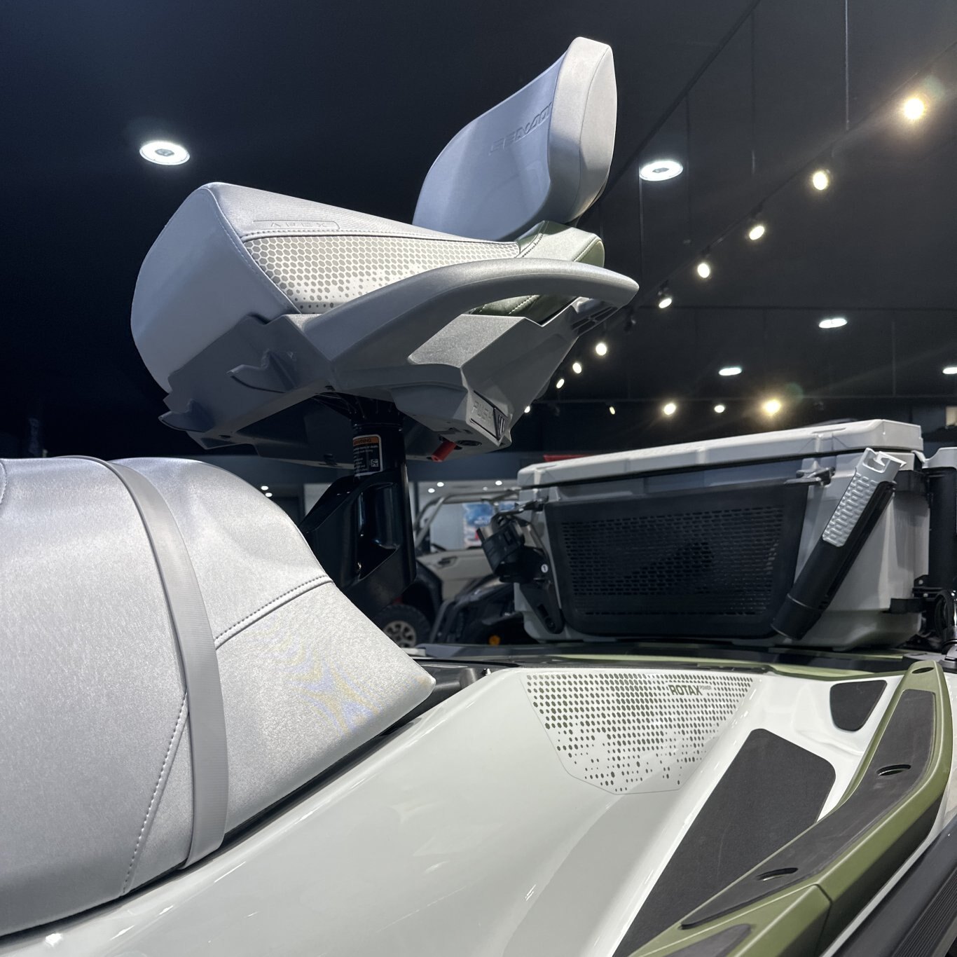 2025 Sea Doo FishPro Apex 300 W/ Sound SHARK GREY / NORI GREEN