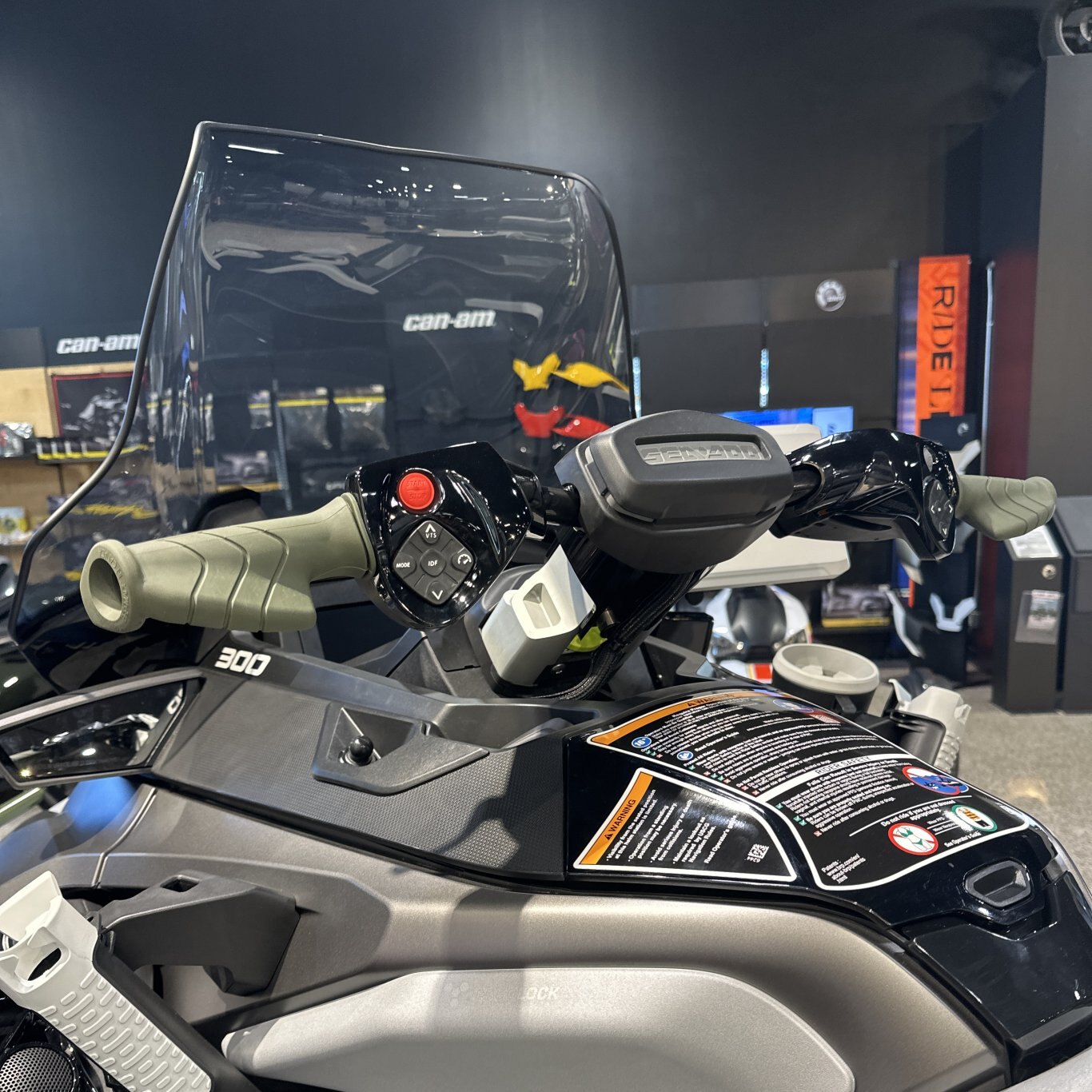 2025 Sea Doo FishPro Apex 300 W/ Sound SHARK GREY / NORI GREEN