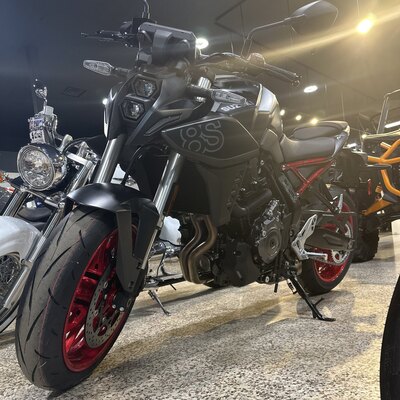 2025 Suzuki GSX-8S Metallic Mat Black No. 2