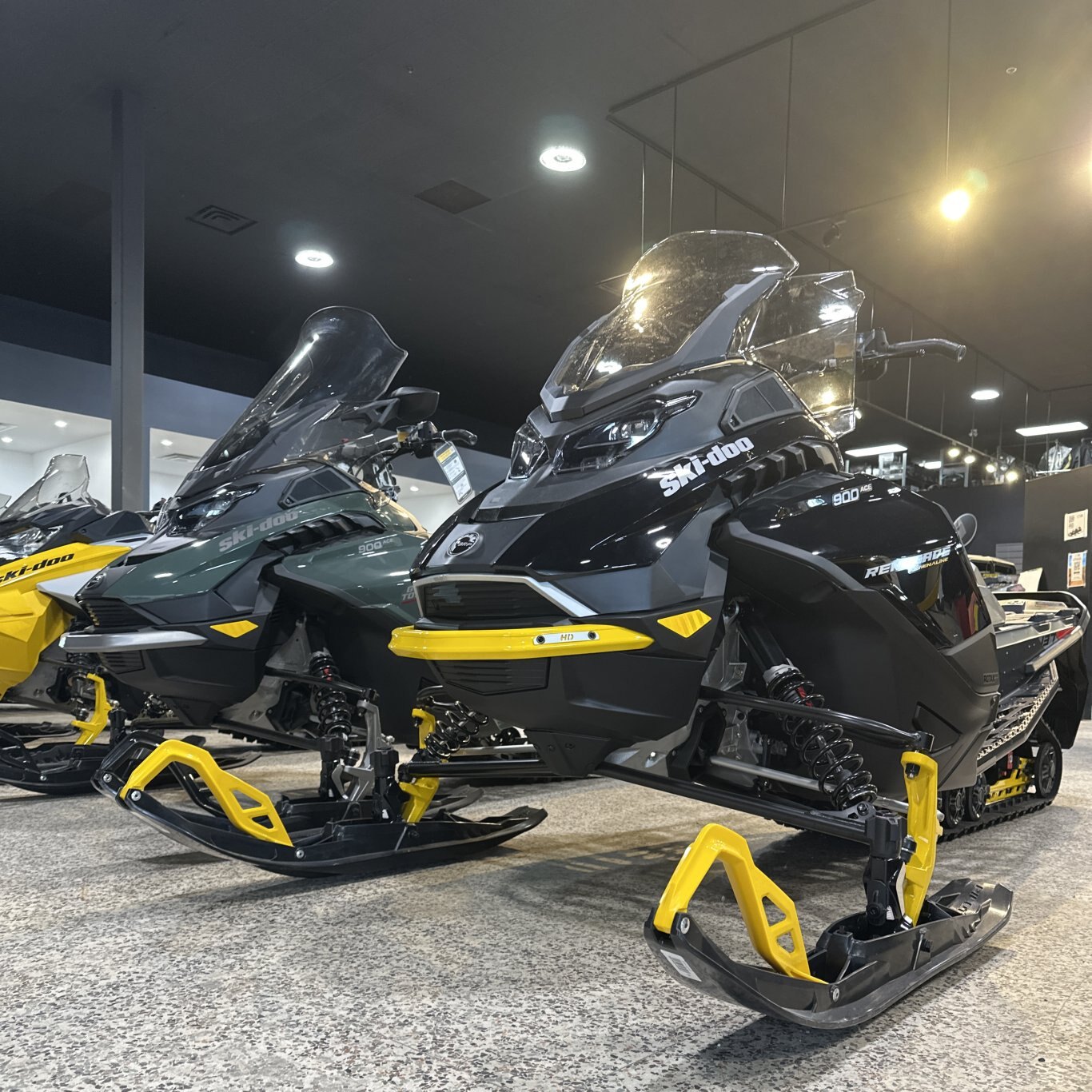 2024 Ski-Doo Renegade Adrenaline with Enduro Package 900 ACE NEO YELLOW / BLACK