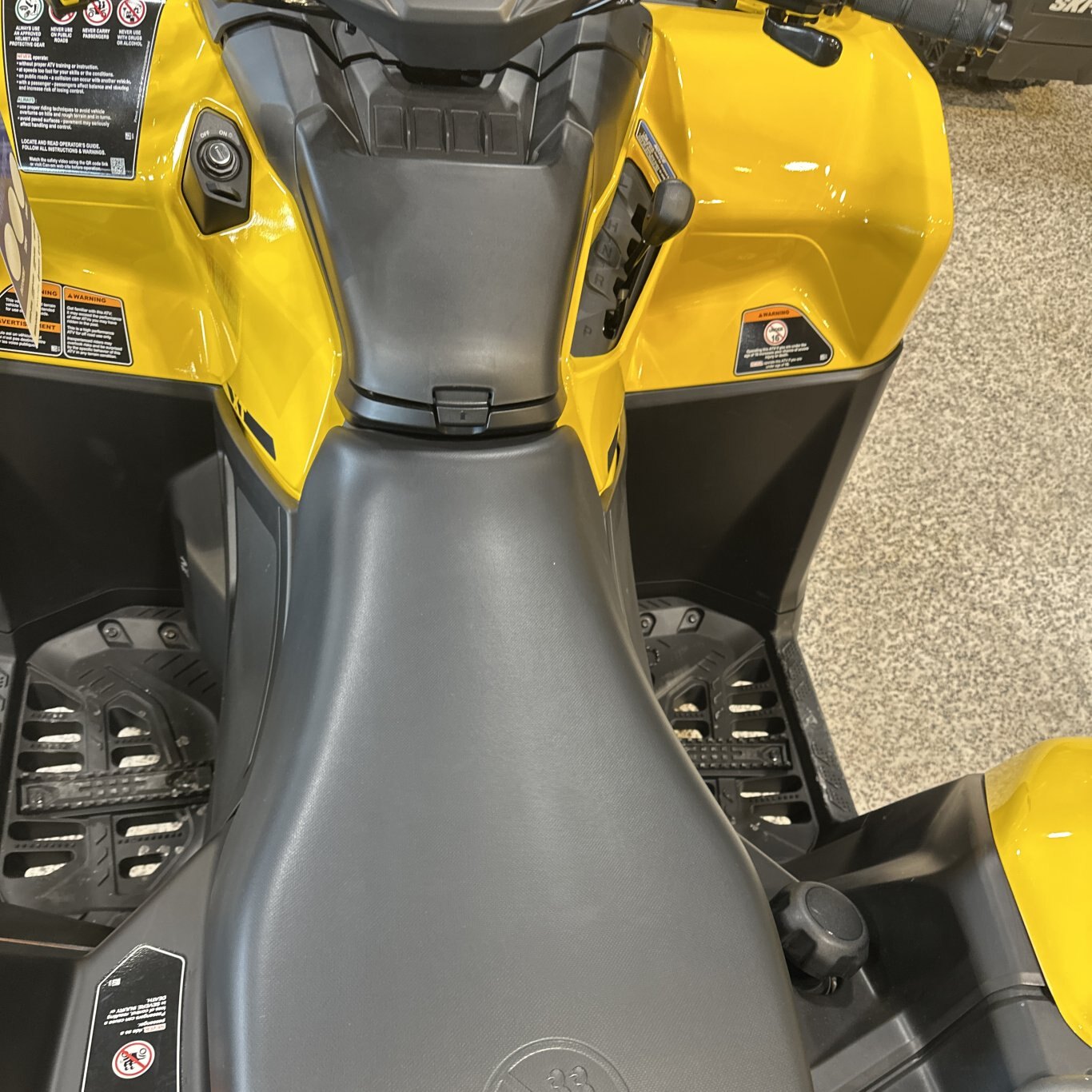 2024 Can Am OUTLANDER XT 700 Neo Yellow