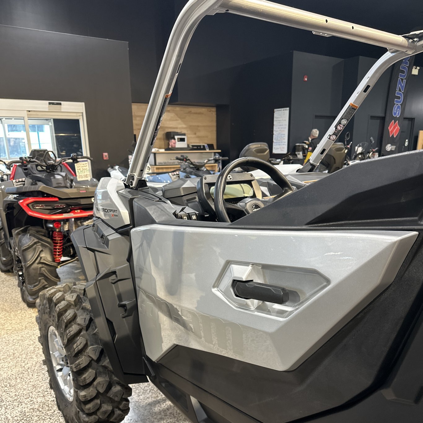 2025 Can Am Maverick Sport X MR 1000R Hyper Silver / Legion Red