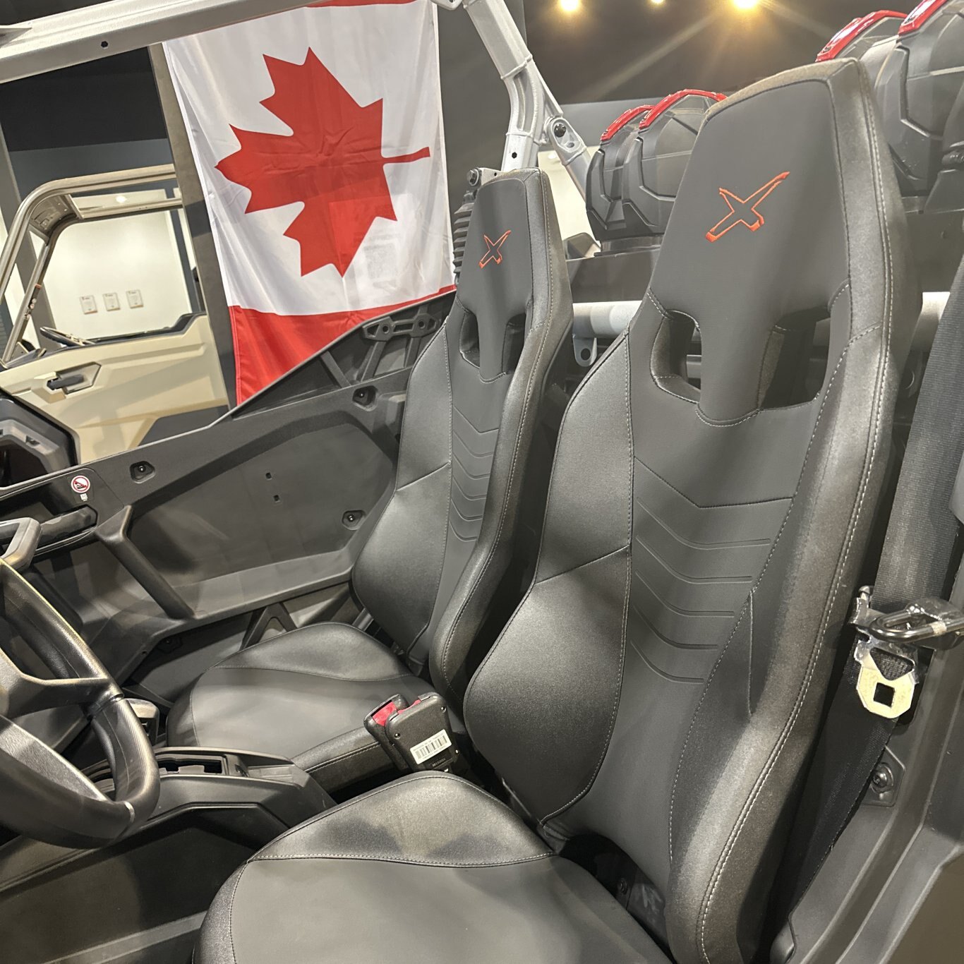 2025 Can Am Maverick Sport X MR 1000R Hyper Silver / Legion Red