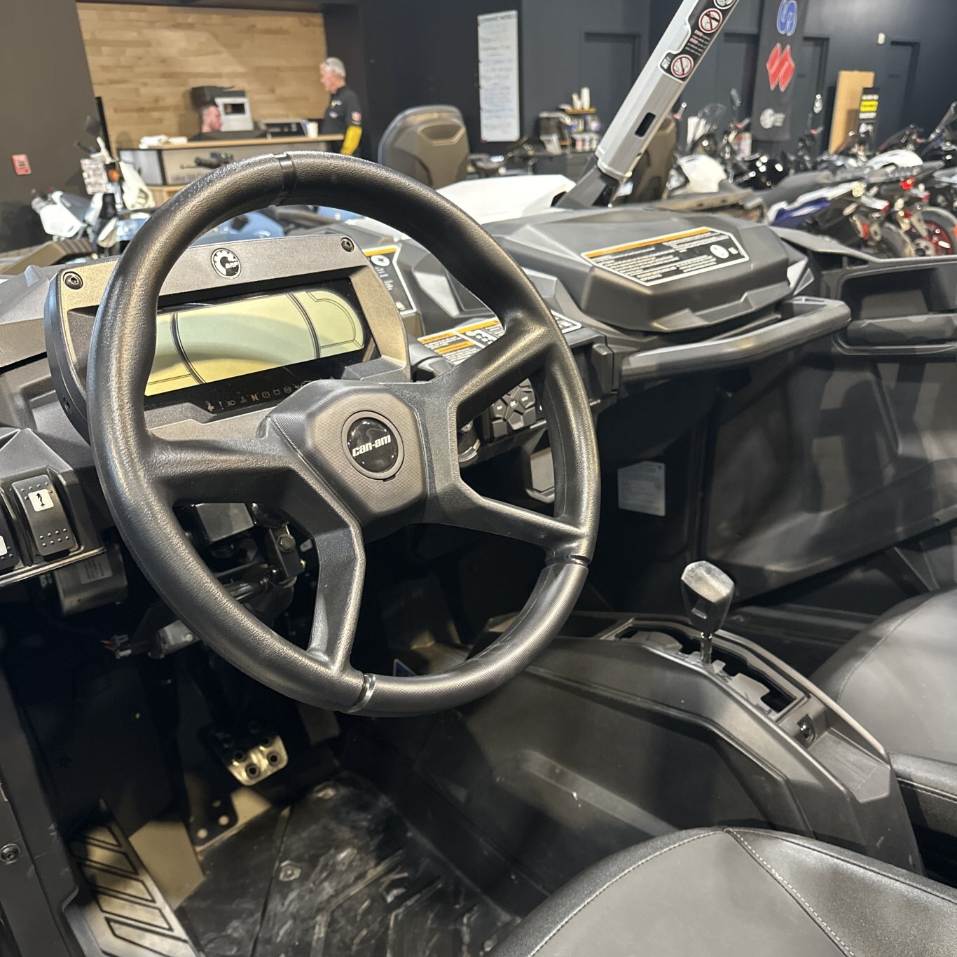 2025 Can Am Maverick Sport X MR 1000R Hyper Silver / Legion Red