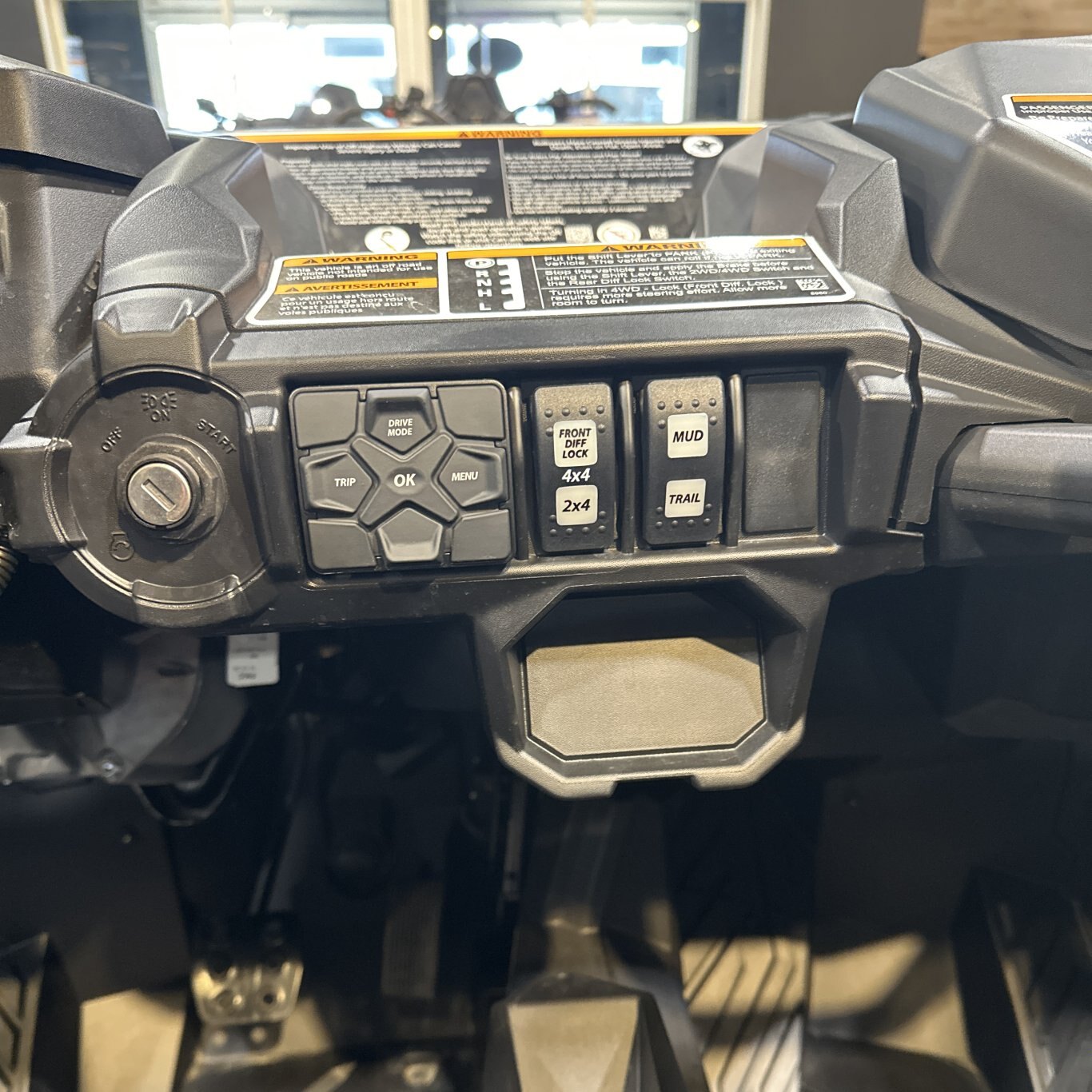 2025 Can Am Maverick Sport X MR 1000R Hyper Silver / Legion Red