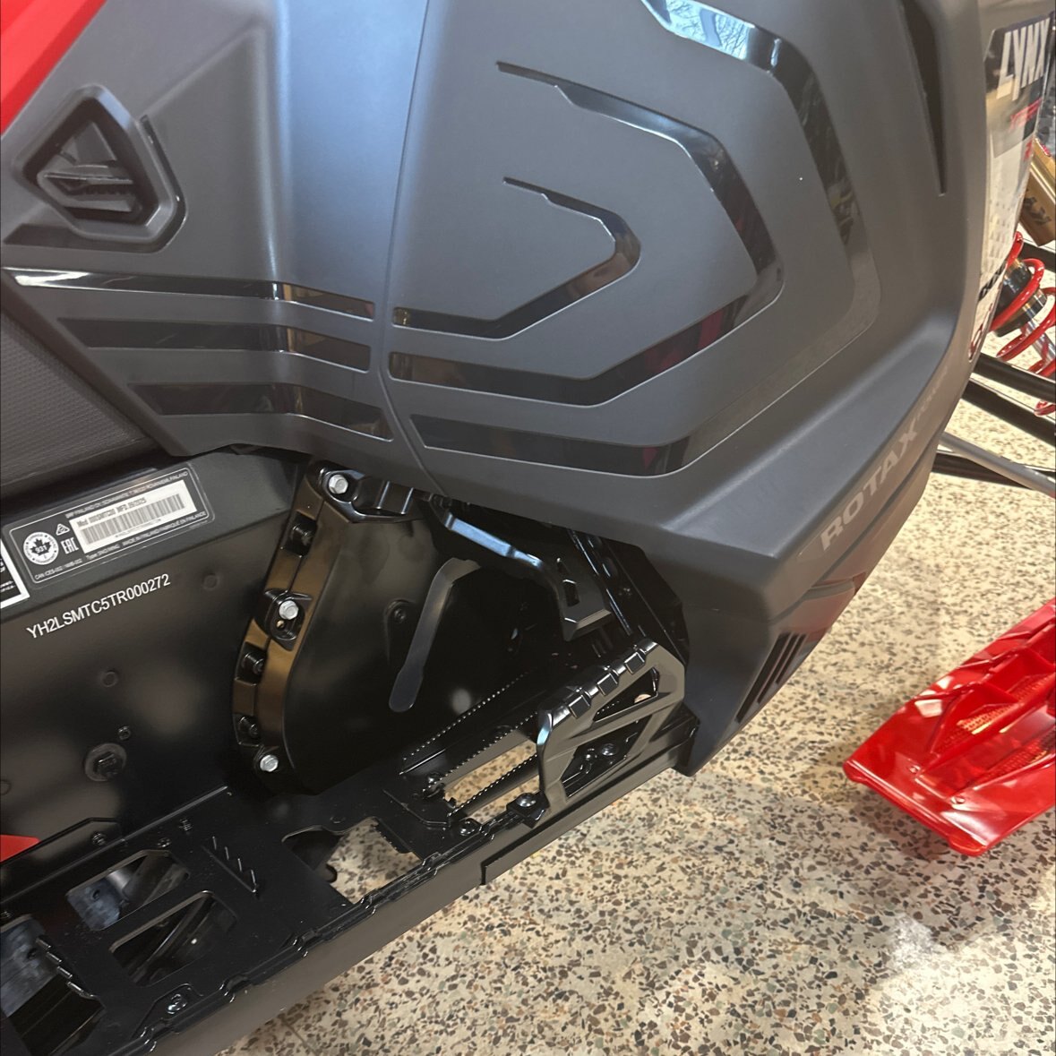 2026 Lynx XTERRAIN RE Rotax® 900 ACE Turbo R Viper Red / Black