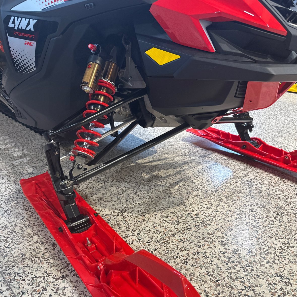 2026 Lynx XTERRAIN RE Rotax® 900 ACE Turbo R Viper Red / Black