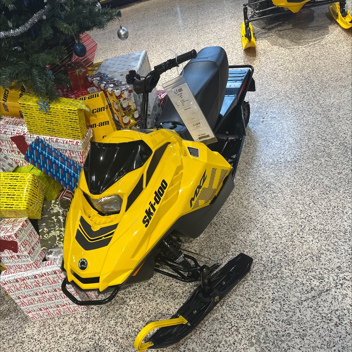 2026 Ski Doo Summit MXZ 200