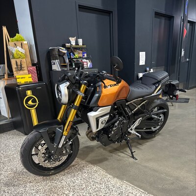 2026 Suzuki GSX-8T Candy Burnt Gold (QSY)