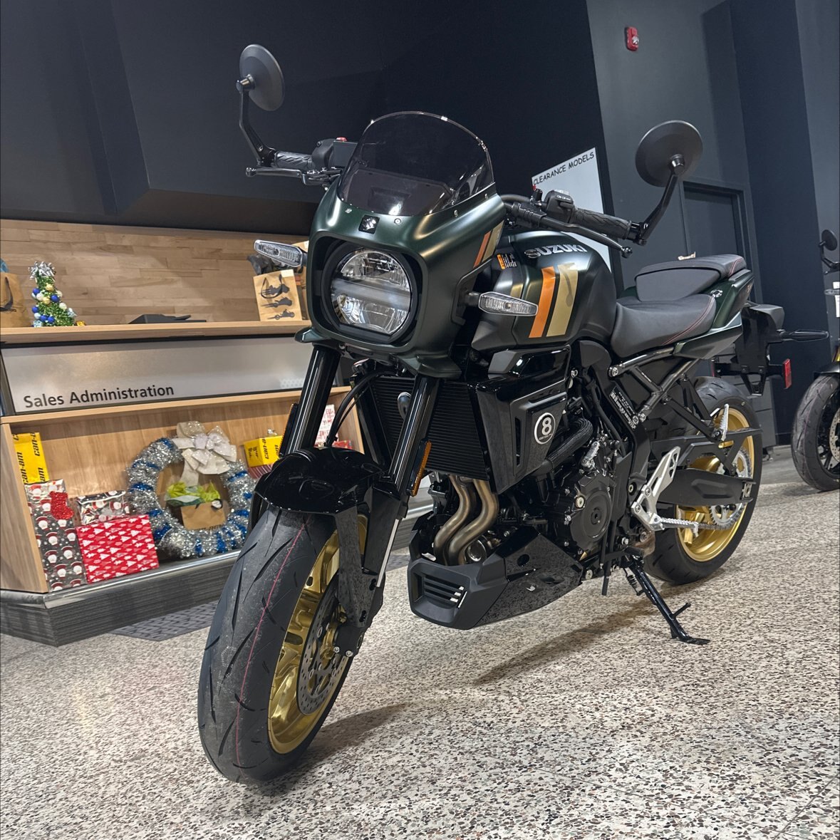 2026 Suzuki GSX 8TT Pearl Mat Shadow Green (QU5)