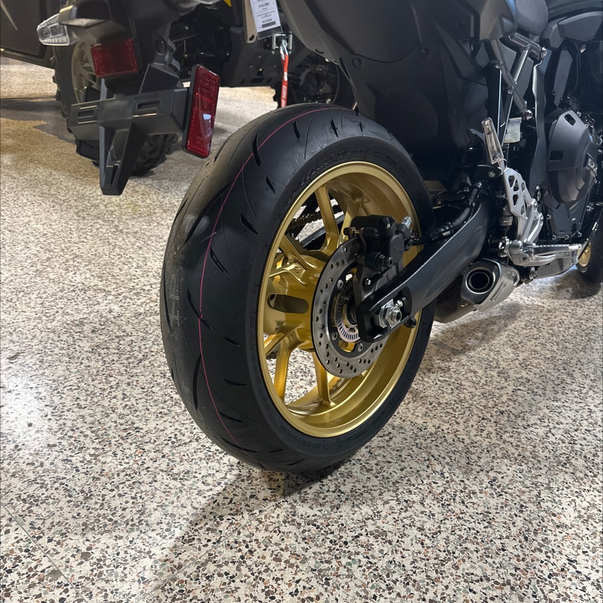 2026 Suzuki GSX 8TT Pearl Mat Shadow Green (QU5)