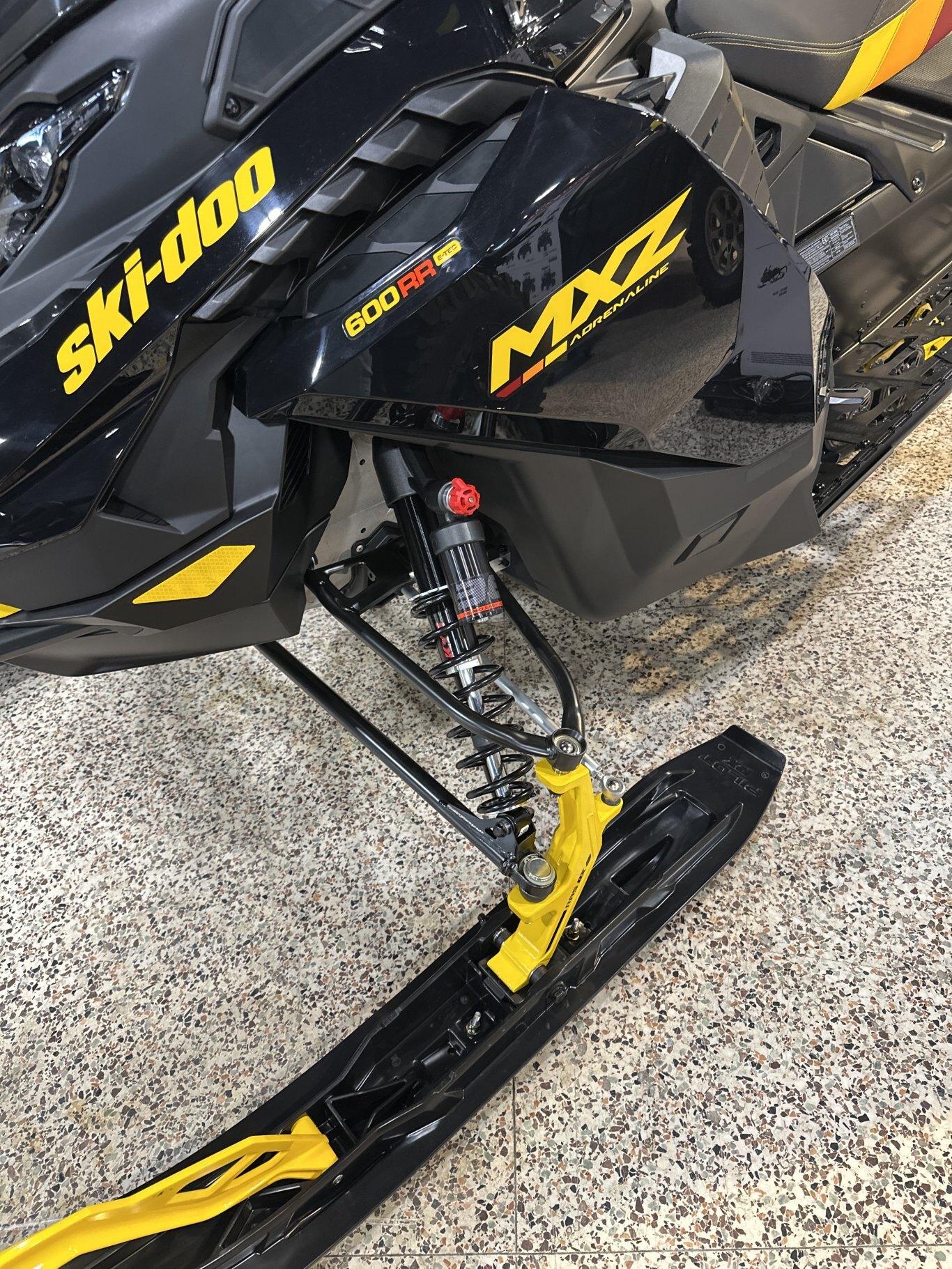 2027 Ski Doo MXZ Adrenaline Rotax® 137 600RR E TEC® Ice Ripper XT 1.25 E.S. Black