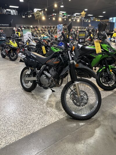 2023 Suzuki DR650SE Solid Black & Iron Gray