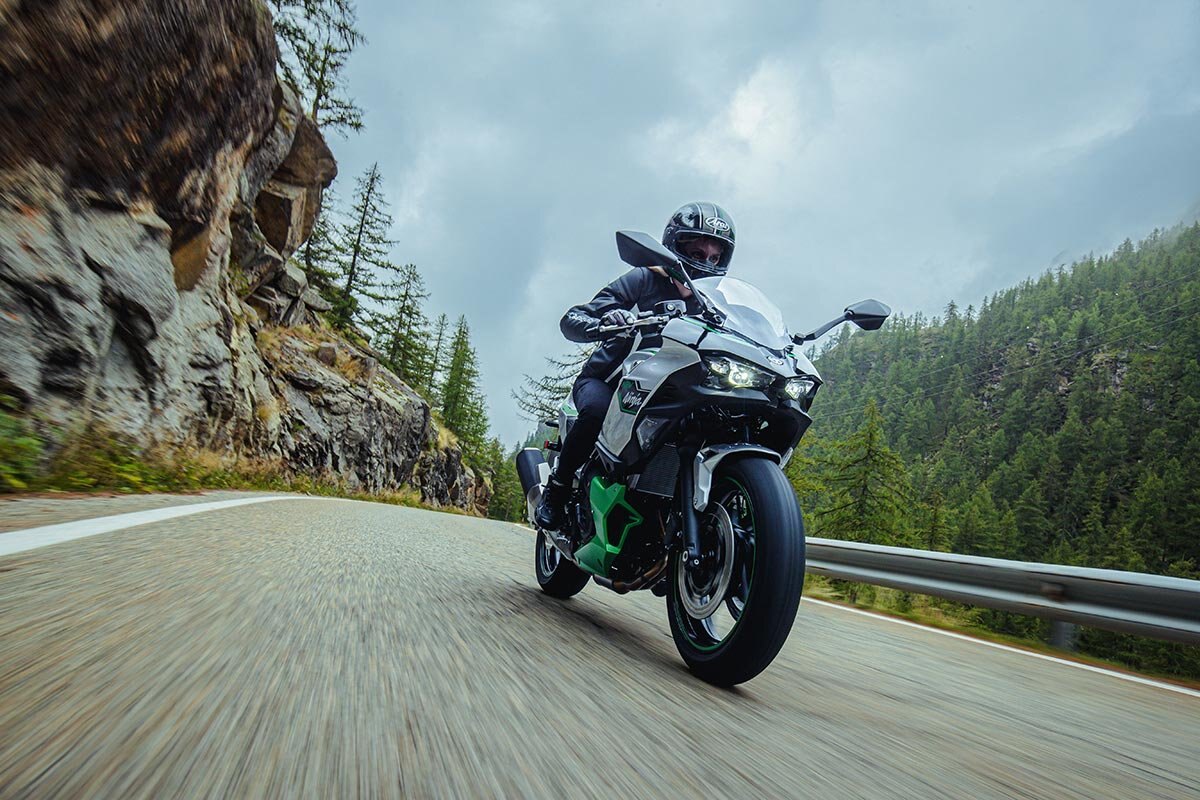 2024 Kawasaki NINJA 7 HYBRID