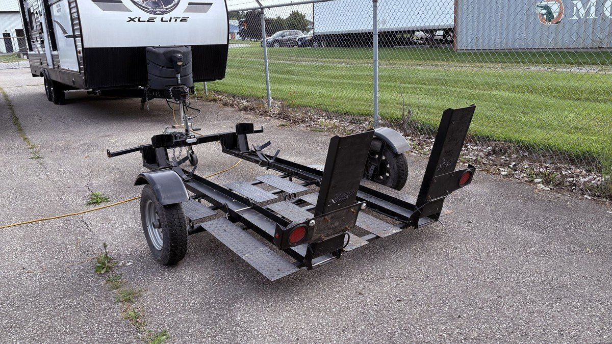 Used 2018 Stinger Twin Cruiser Double Folding Trailer