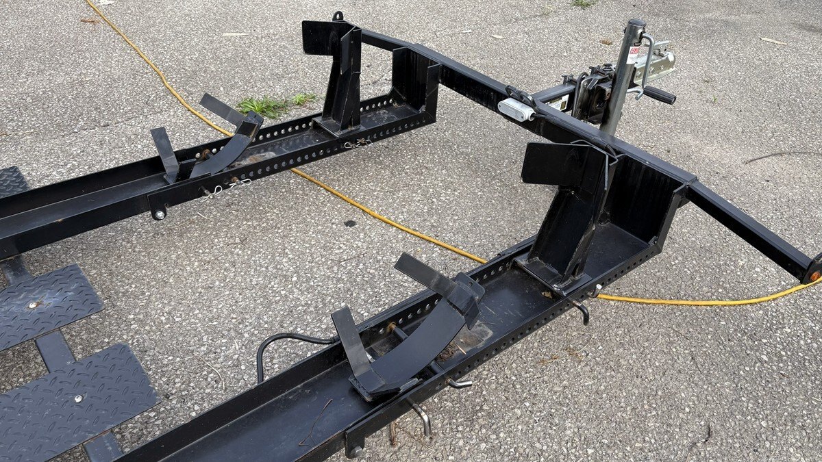 Used 2018 Stinger Twin Cruiser Double Folding Trailer