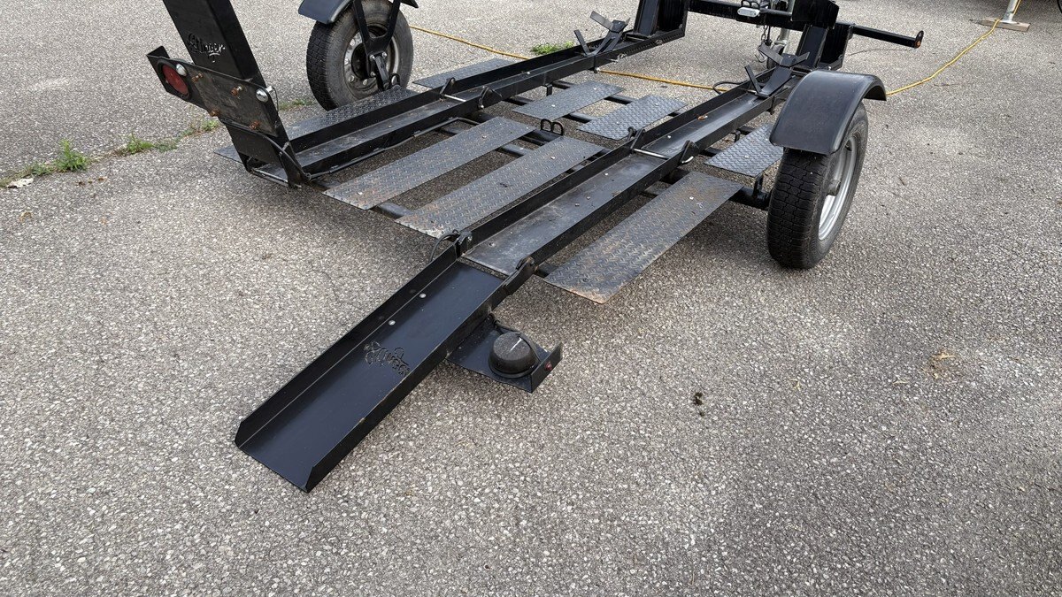 Used 2018 Stinger Twin Cruiser Double Folding Trailer