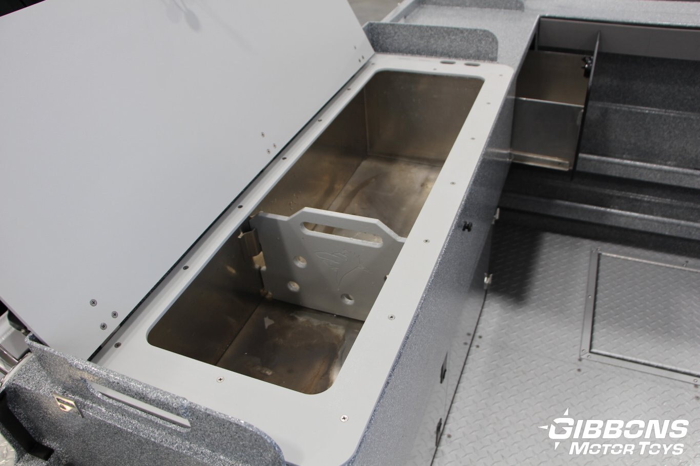 2025 Kingfisher 2325 Coastal Express