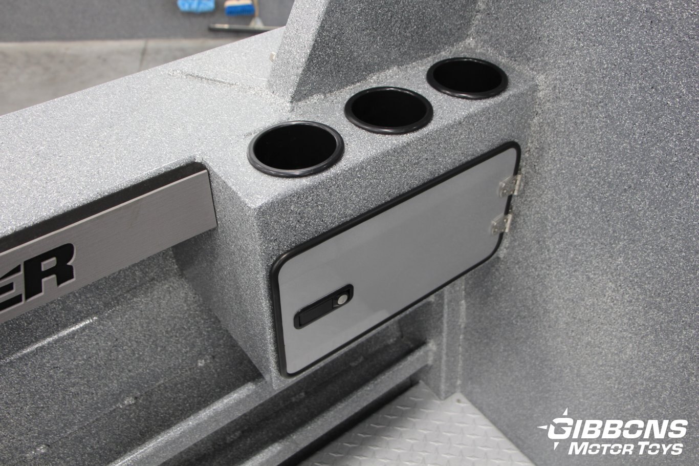 2025 Kingfisher 2325 Coastal Express