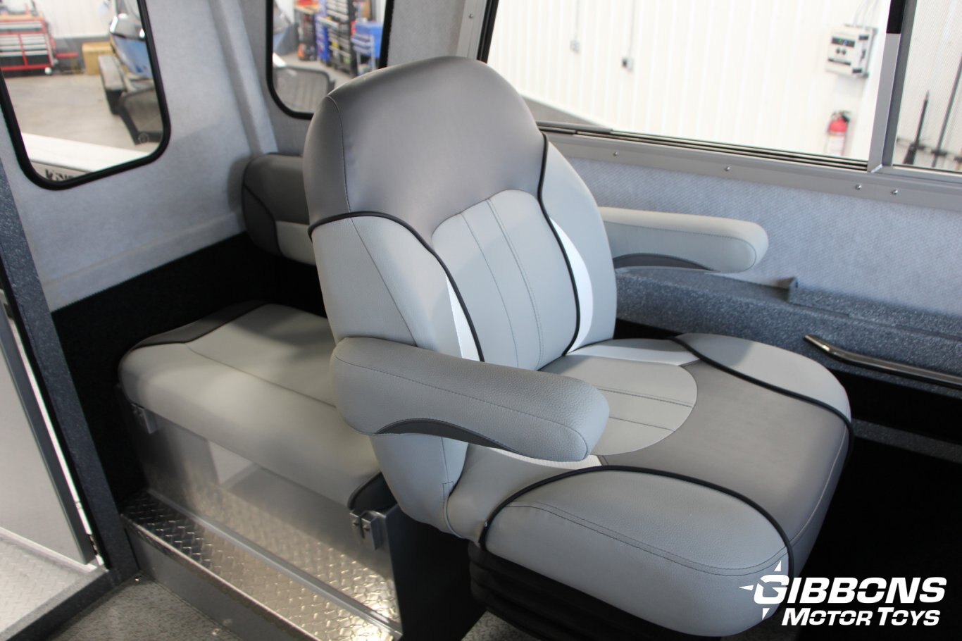 2025 Kingfisher 2325 Coastal Express