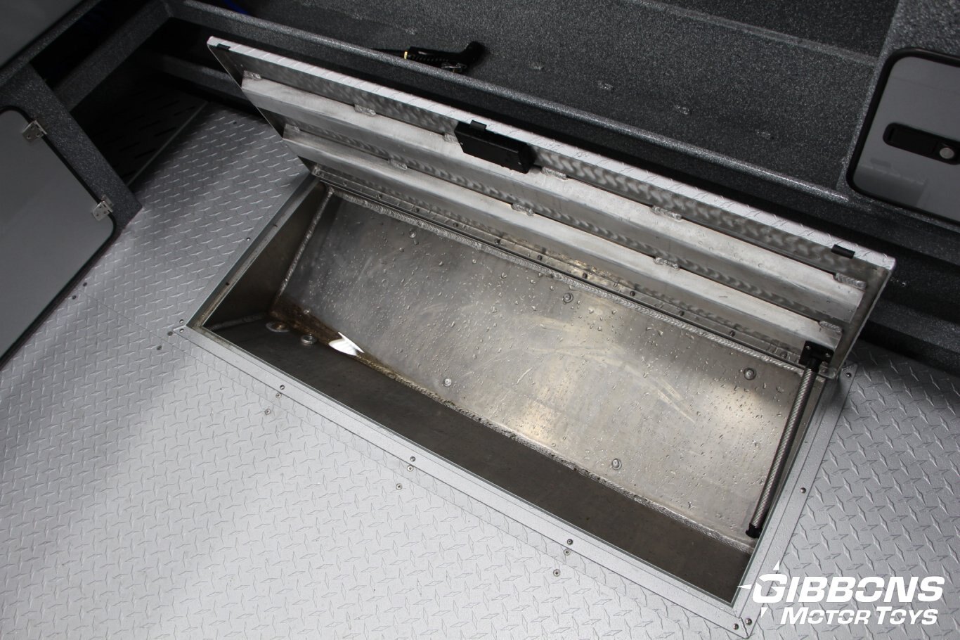 2025 Kingfisher 2325 Coastal Express